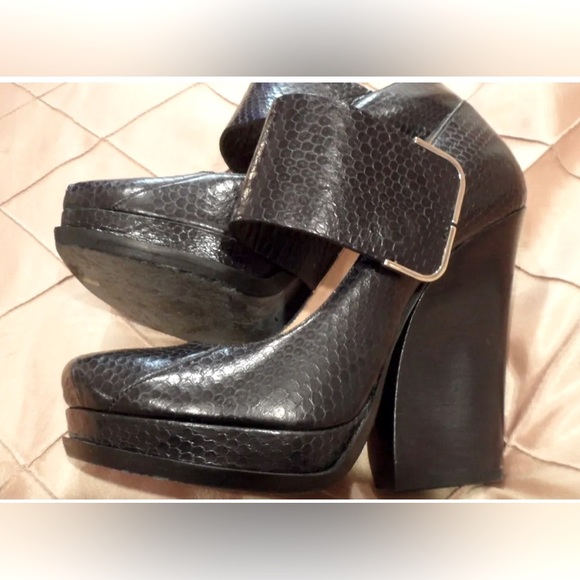 Lanvin RARE Black Snakeskin Maryjane Platform 8.5 womens Heel w/ Gold buckle - Picture 1 of 10